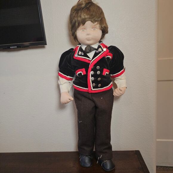 Vintage Swiss Guard Doll - Picture 1 of 4